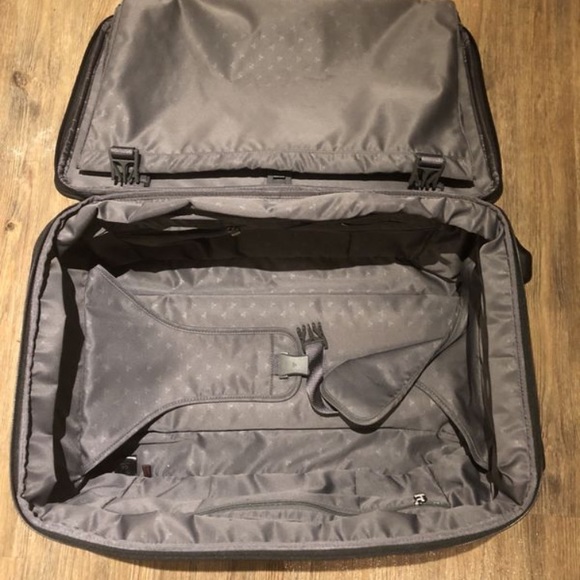 2 wheel carry on luggage